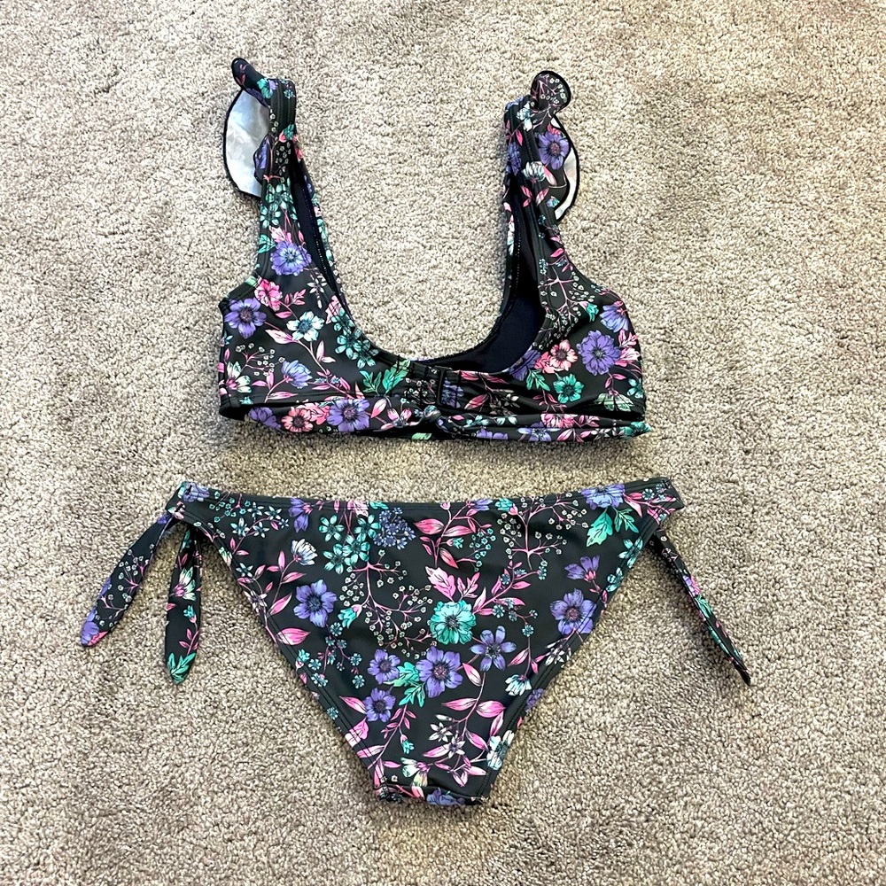 Bikini - Picture 2 of 2